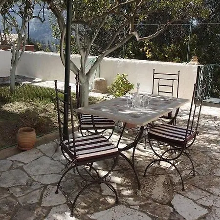 アパート Mansion Conti Gastouri (Corfu)